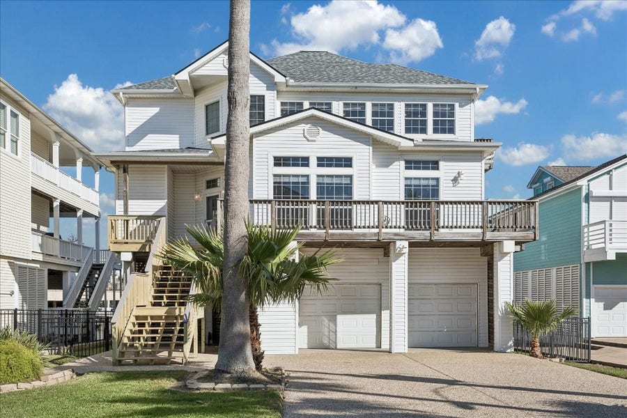 Property photo for 918 Long Reach Drive, Tiki Island, TX
