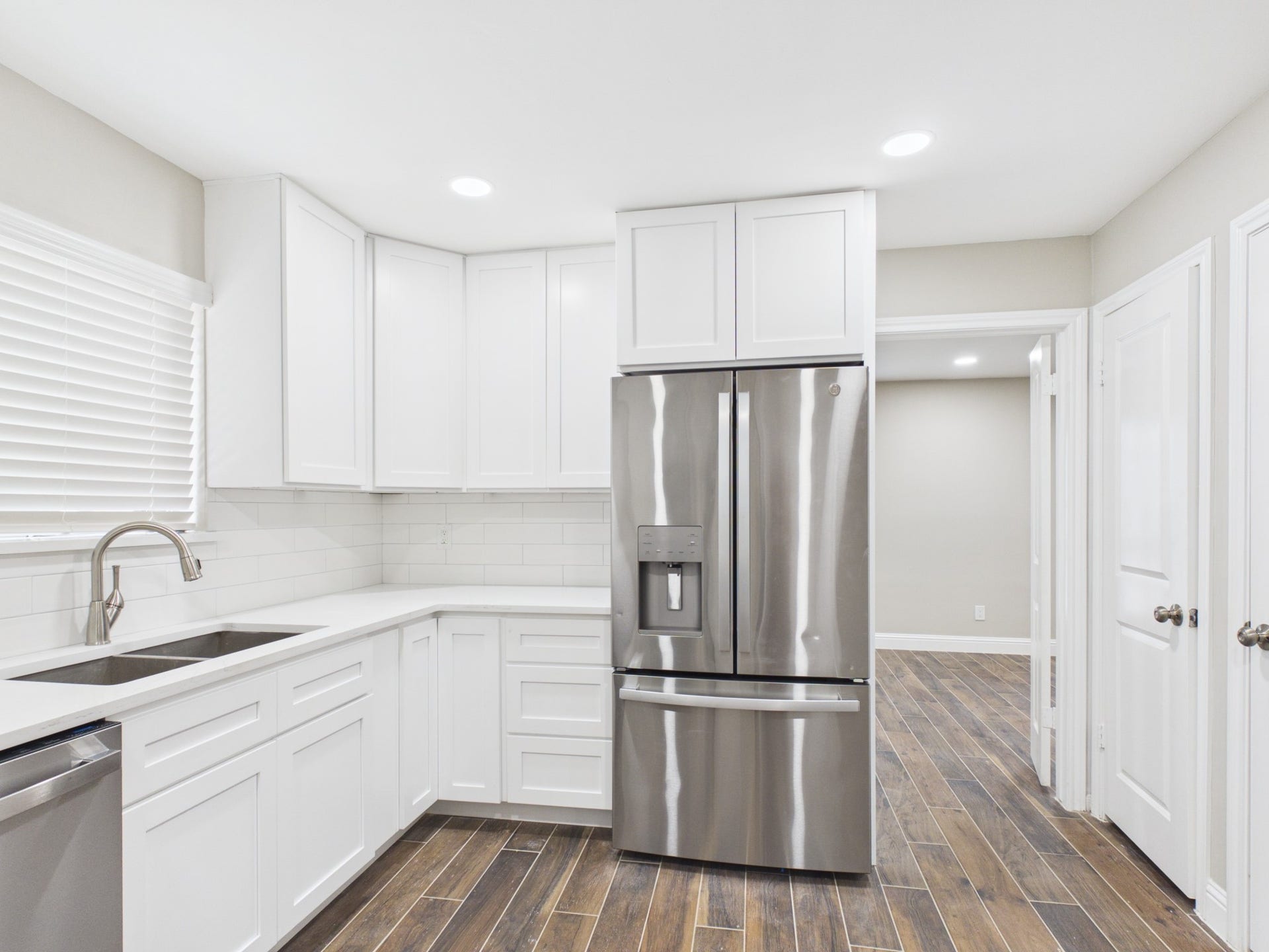 7903 Secretariat Lane, Houston, TX 77071 kitchen with new appliances