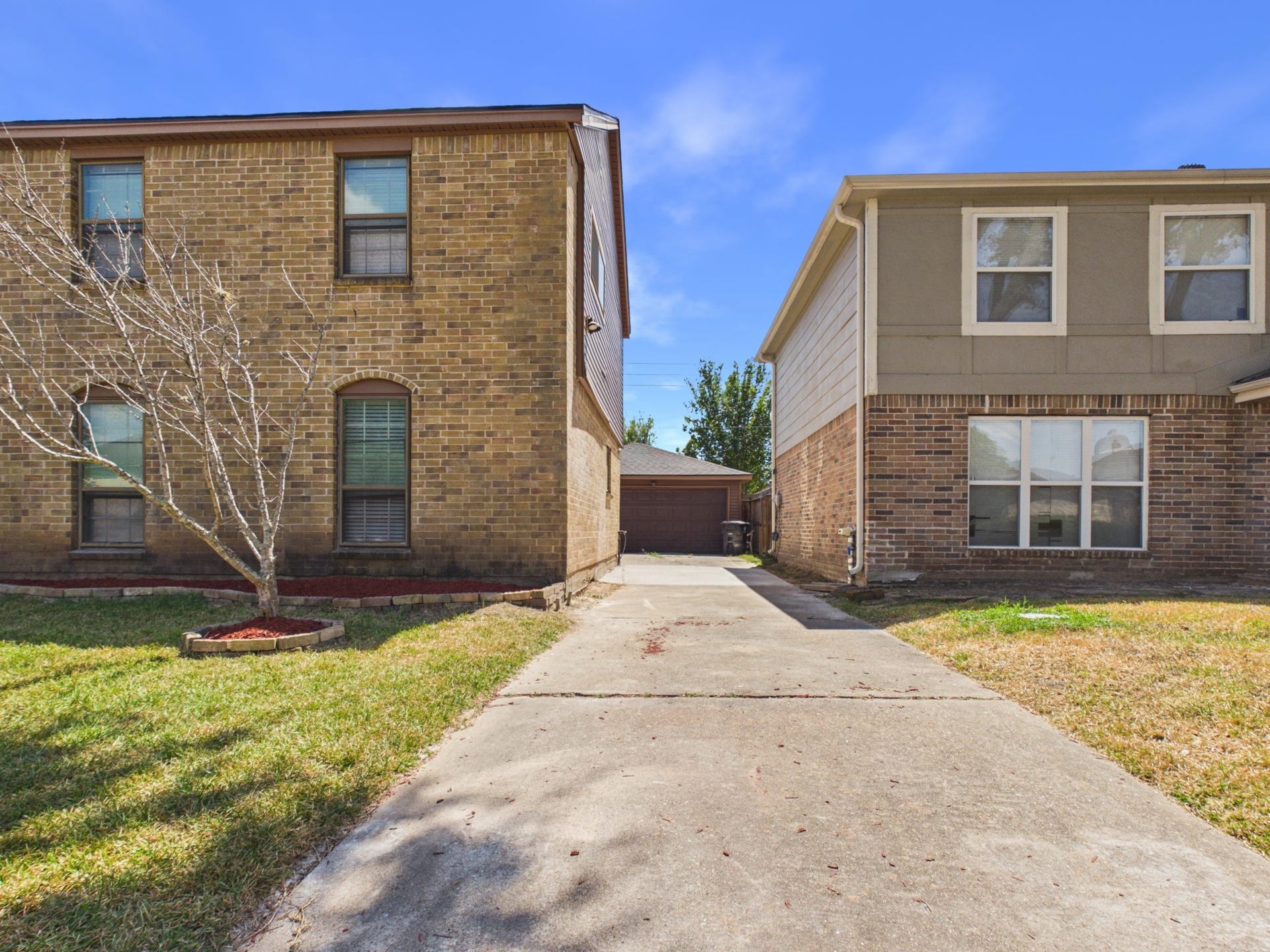 7903 Secretariat Lane, Houston, TX 77071 long drive way