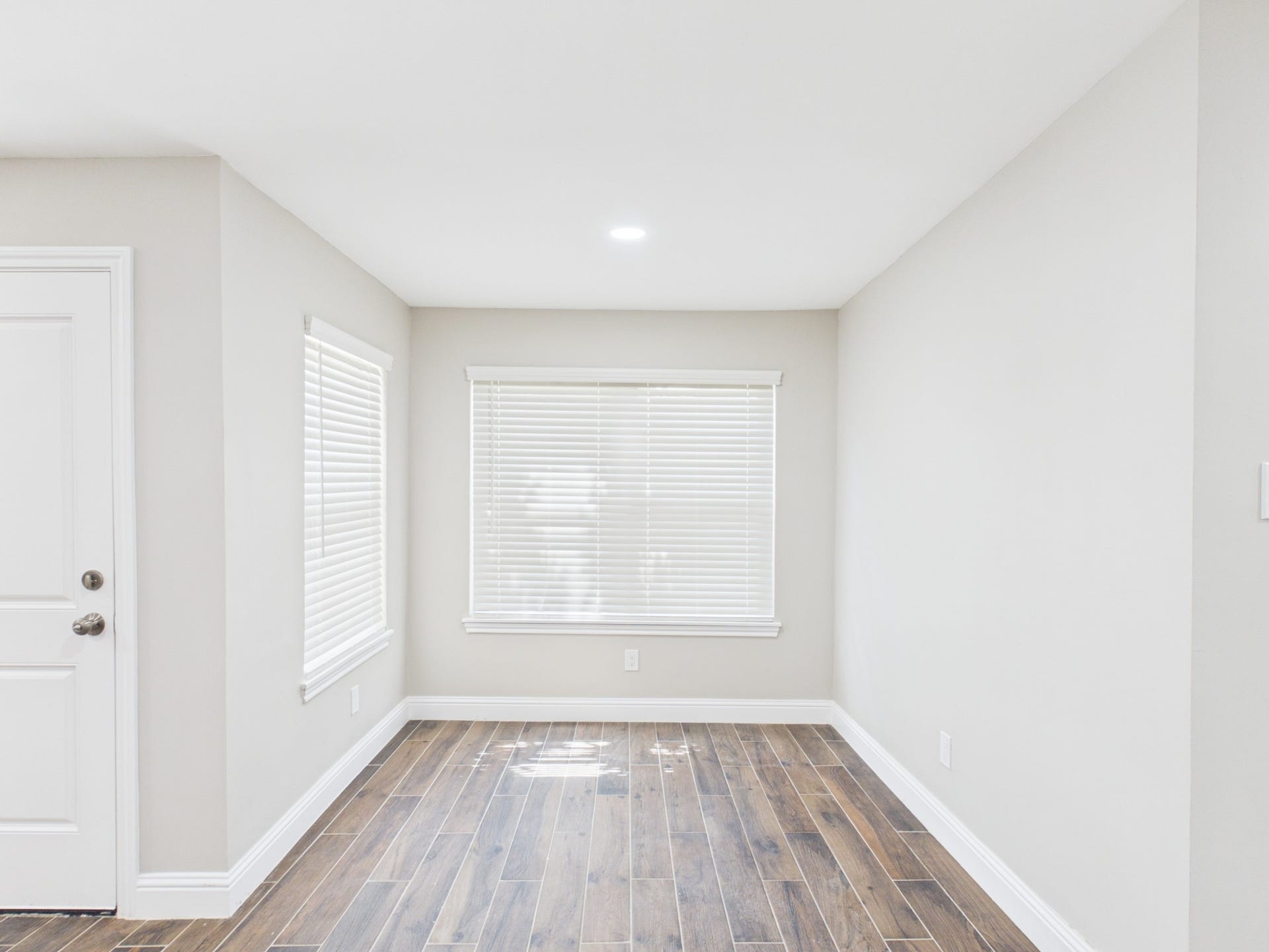 7903 Secretariat Lane, Houston, TX 77071 Breakfast area