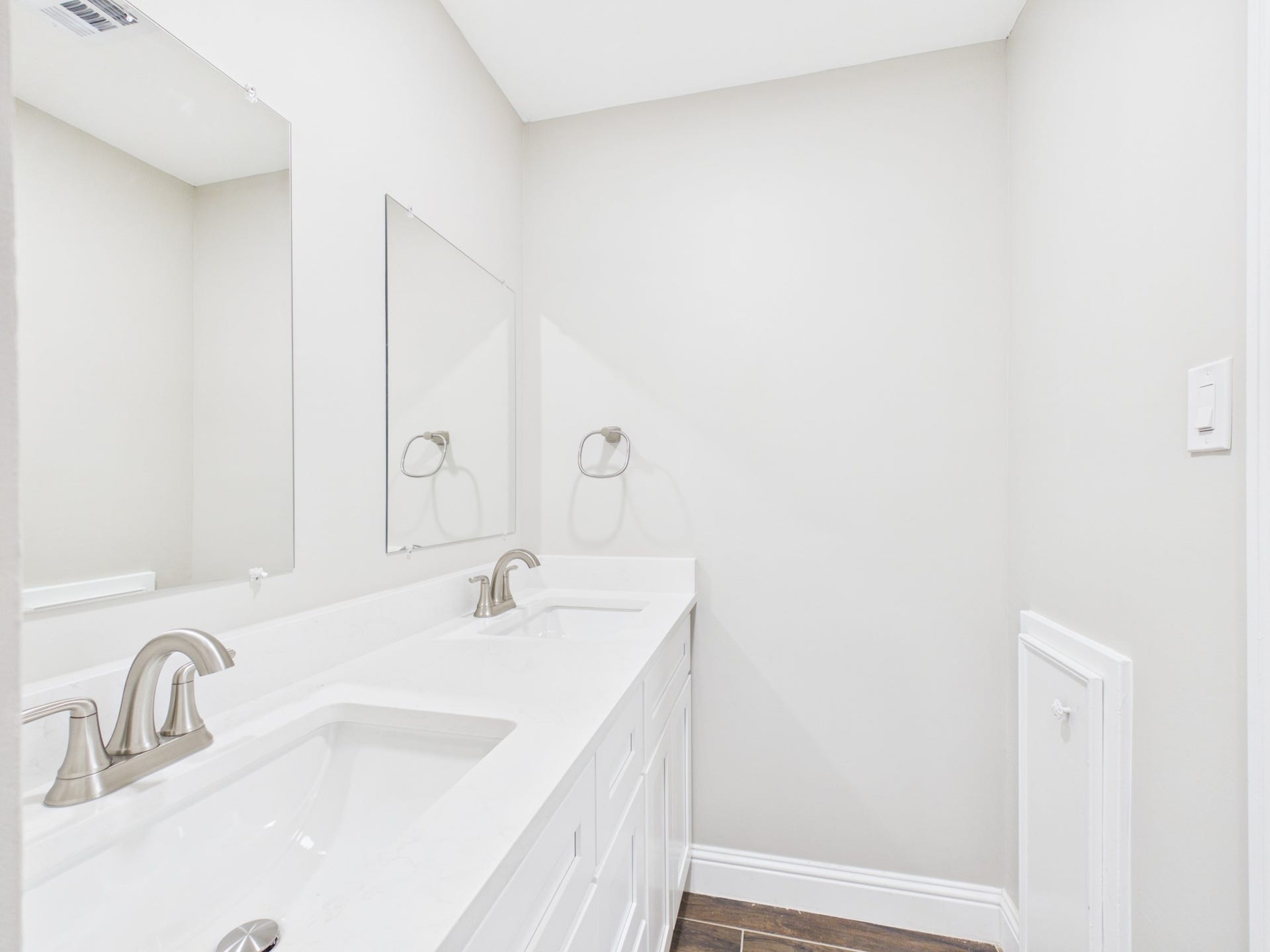 7903 Secretariat Lane, Houston, TX 77071 primary bathroom
