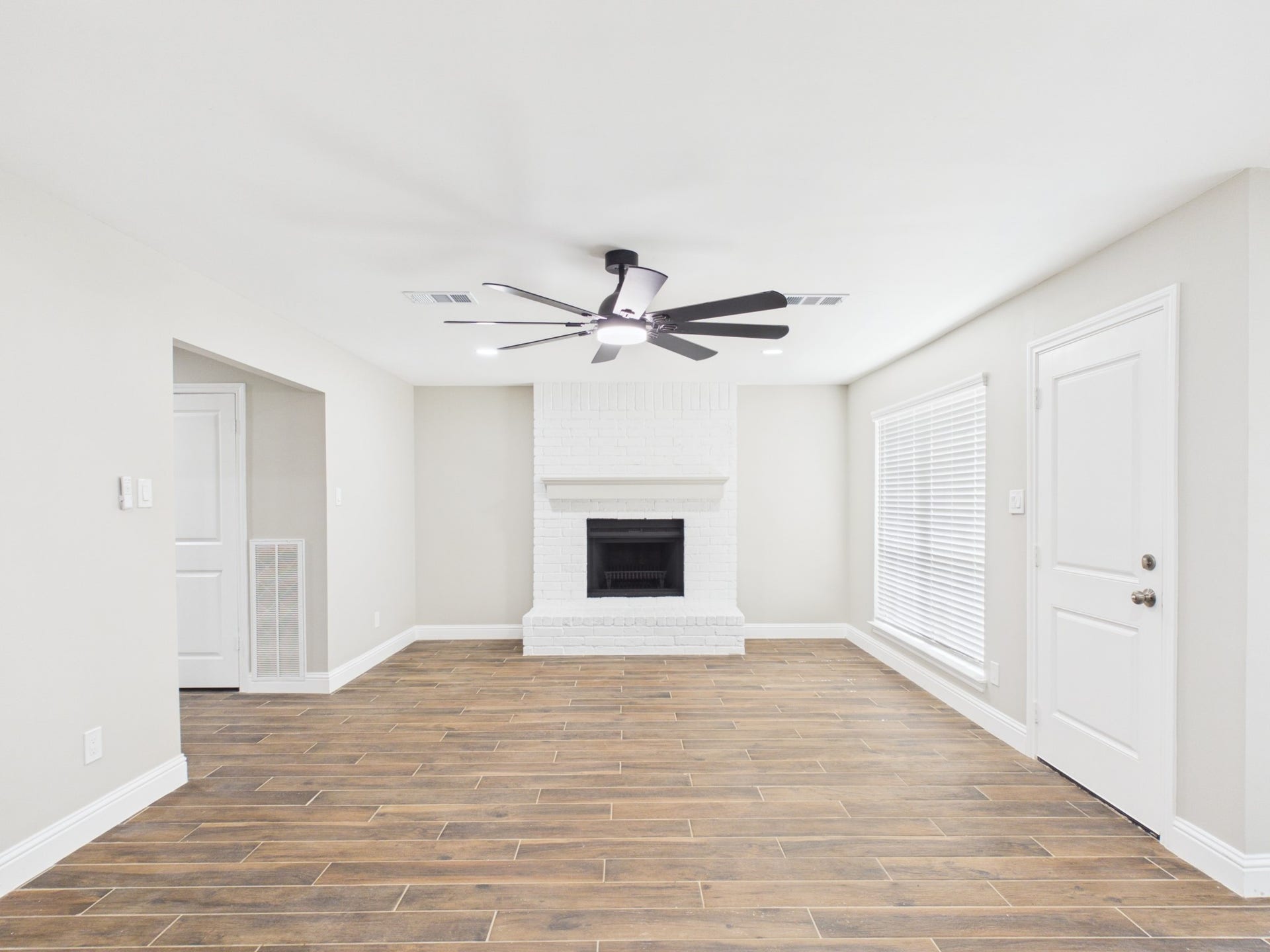 7903 Secretariat Lane, Houston, TX 77071 living room