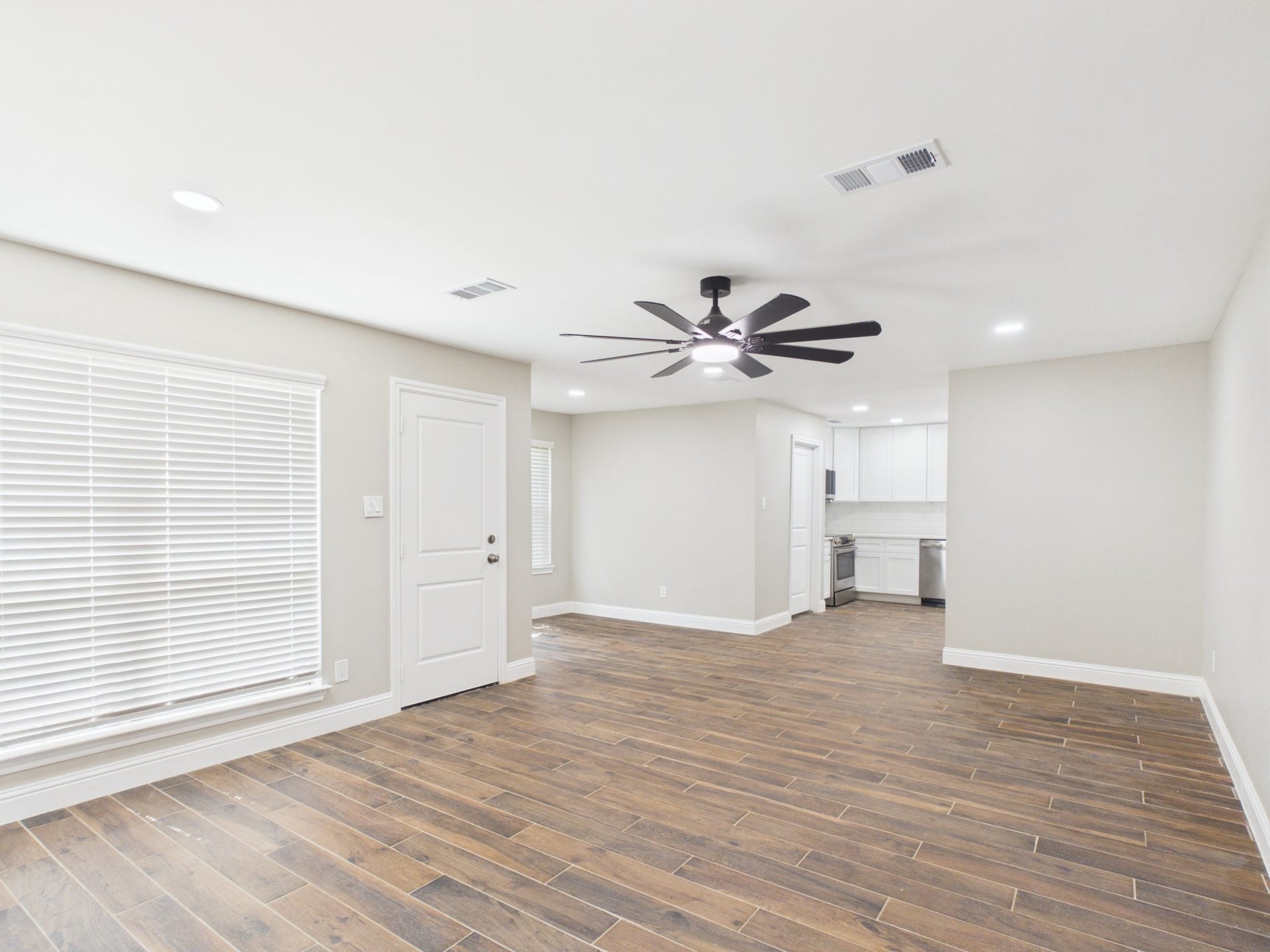 7903 Secretariat Lane, Houston, TX 77071 living room