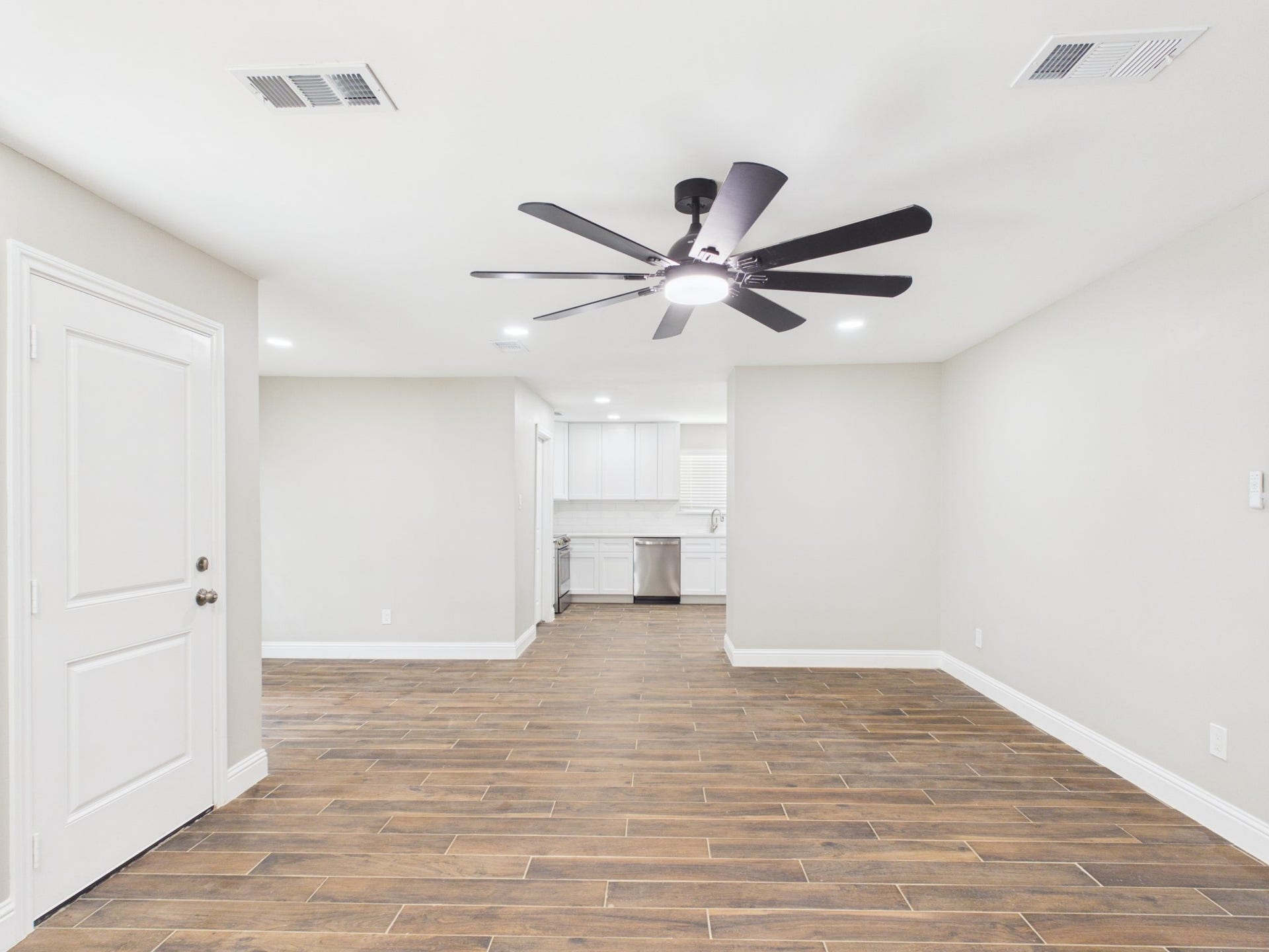 7903 Secretariat Lane, Houston, TX 77071 living room