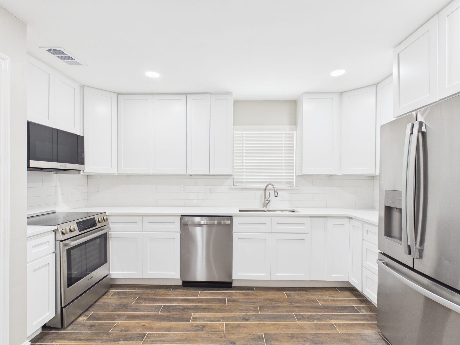 7903 Secretariat Lane, Houston, TX 77071 kitchen with new appliances