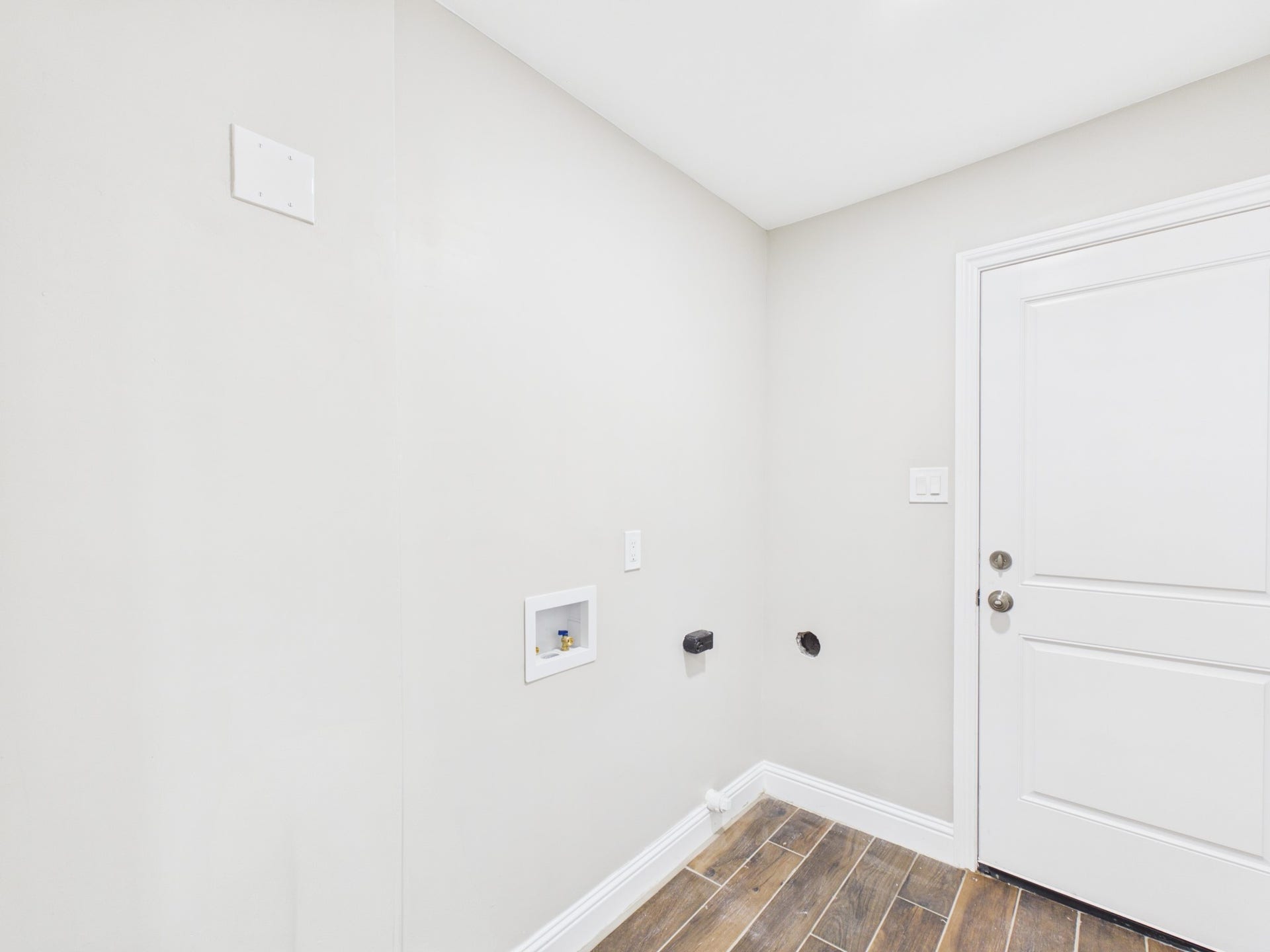 7903 Secretariat Lane, Houston, TX 77071 Laundry room
