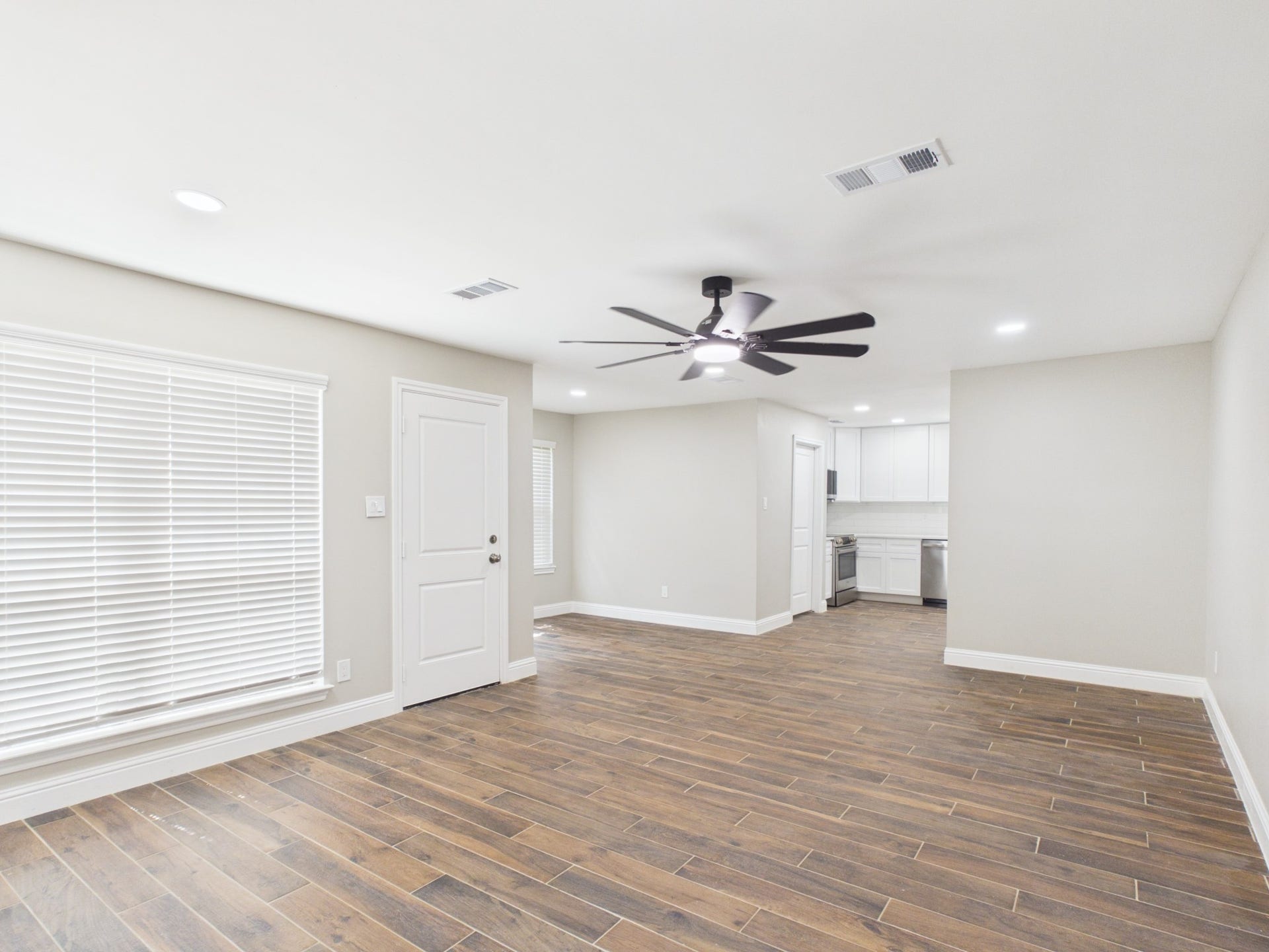 7903 Secretariat Lane, Houston, TX 77071 living room