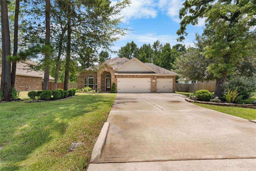 Property photo for 6923 Dillon Drive, Magnolia, TX