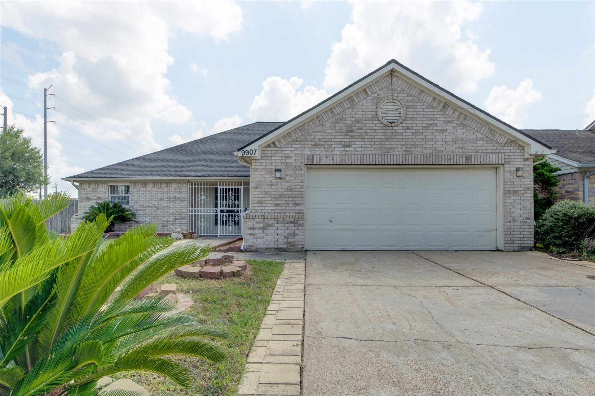 9907 Golden Glen Drive, Houston, TX 77099 Front