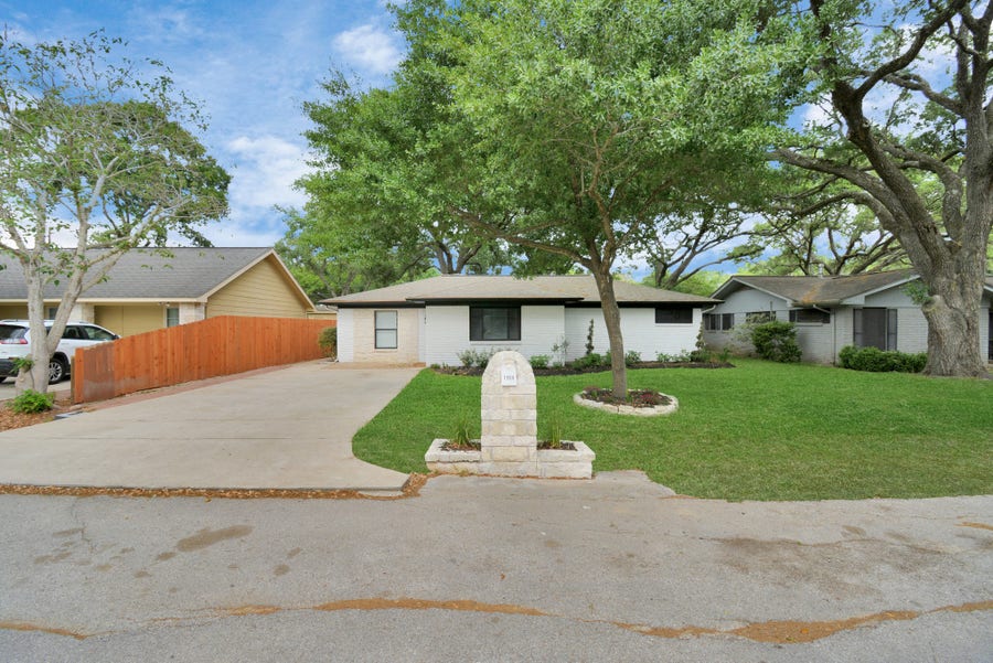 Property photo for 1906 Airline Drive, Katy, TX
