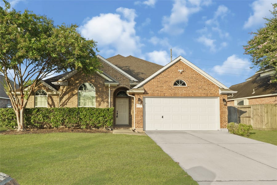 Property photo for 15914 Maplewick Drive, Tomball, TX