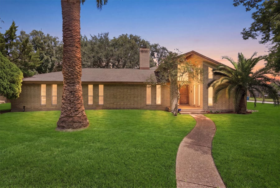 Property photo for 1502 20th Avenue N, Texas City, TX
