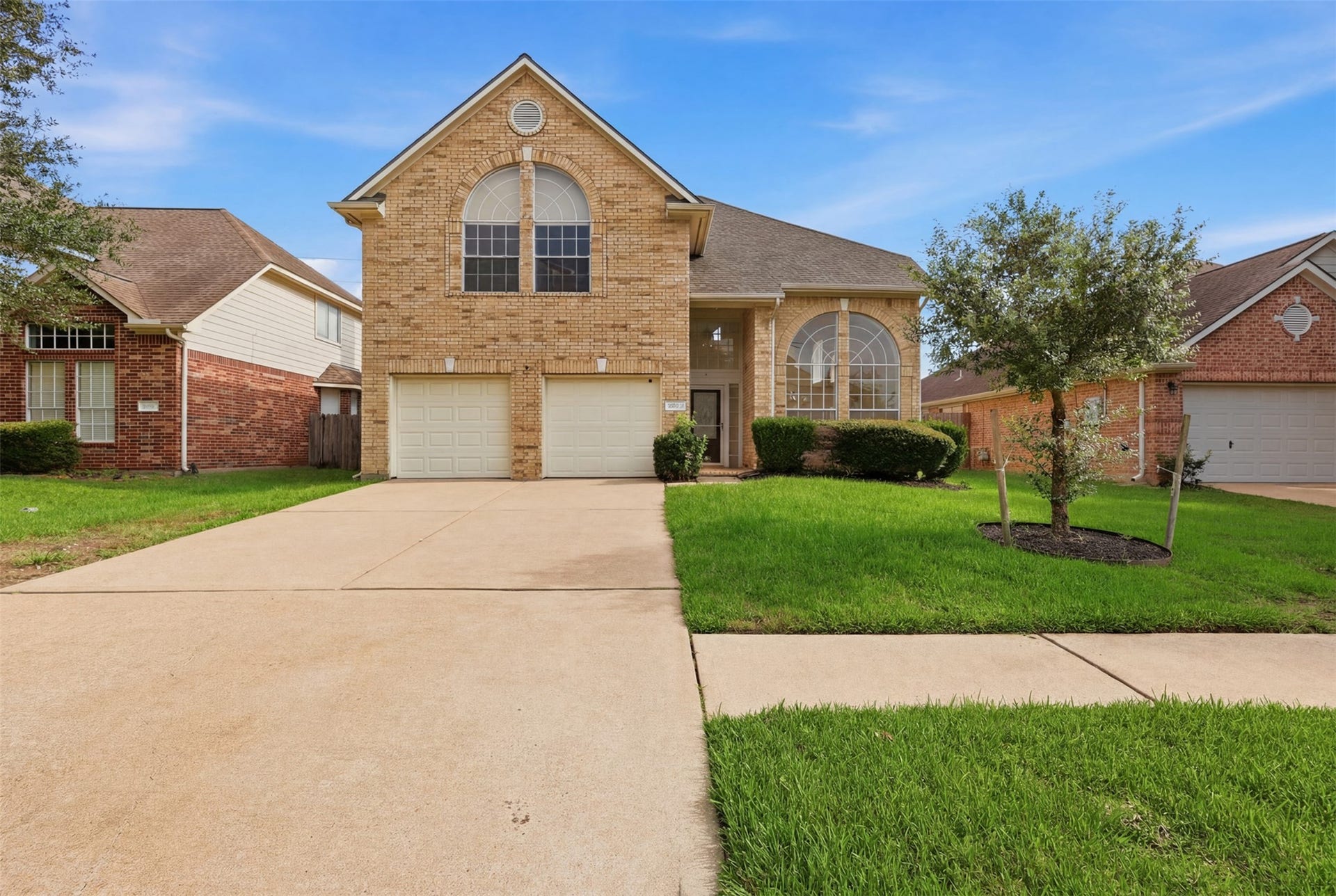 16622 Stoneside Drive, Houston, TX 77095 Welcome to this beautifully updated 2-story home in the gated community of Brookside Court, showcasing timeless brick architecture, manicured landscaping, and inviting curb appeal.