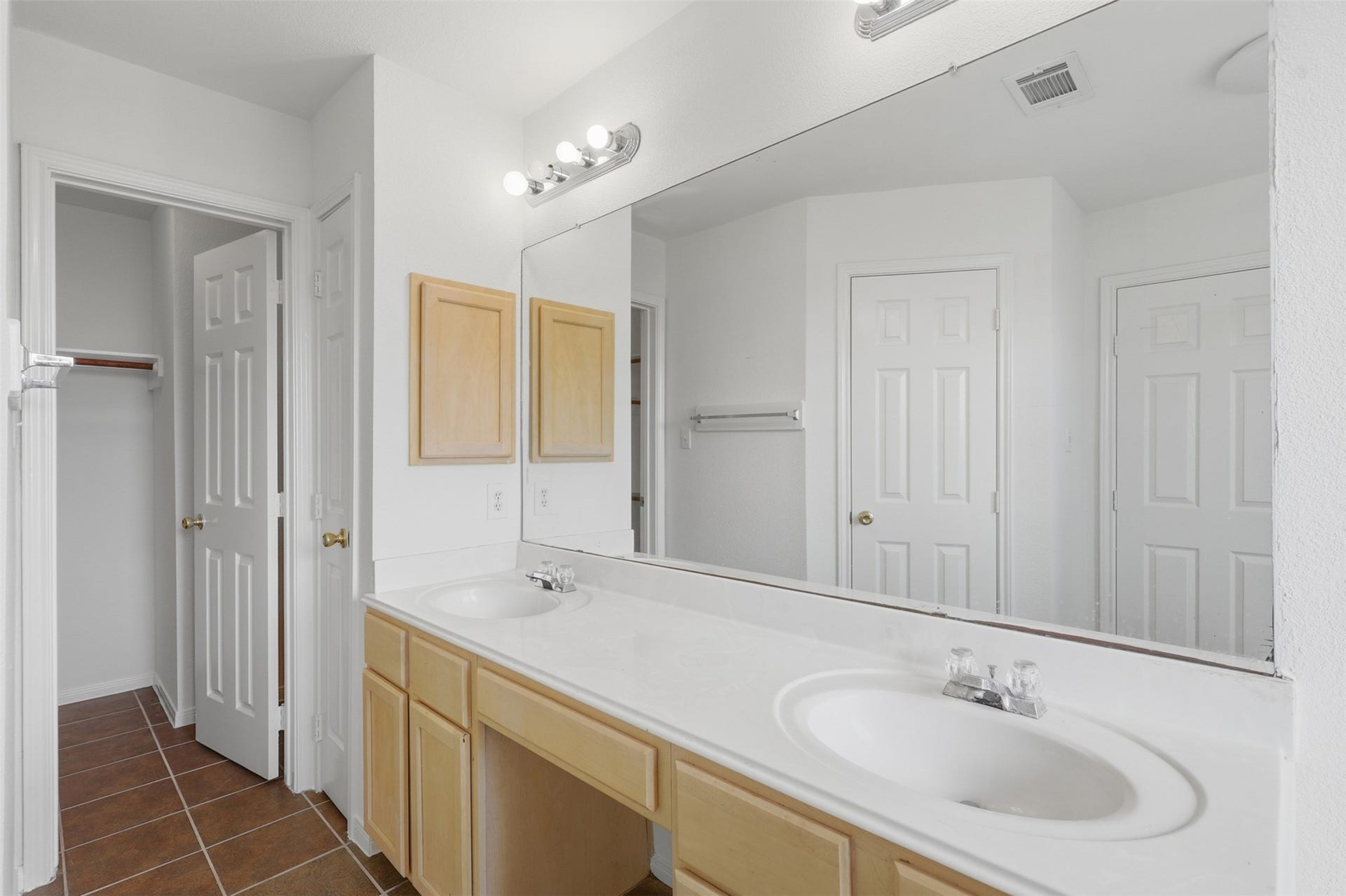16622 Stoneside Drive, Houston, TX 77095 An oversized vanity mirror spans the length of the double-basin counter, which offers lower cabinet storage, built-in medicine chests, and an attached walk-in closet space.