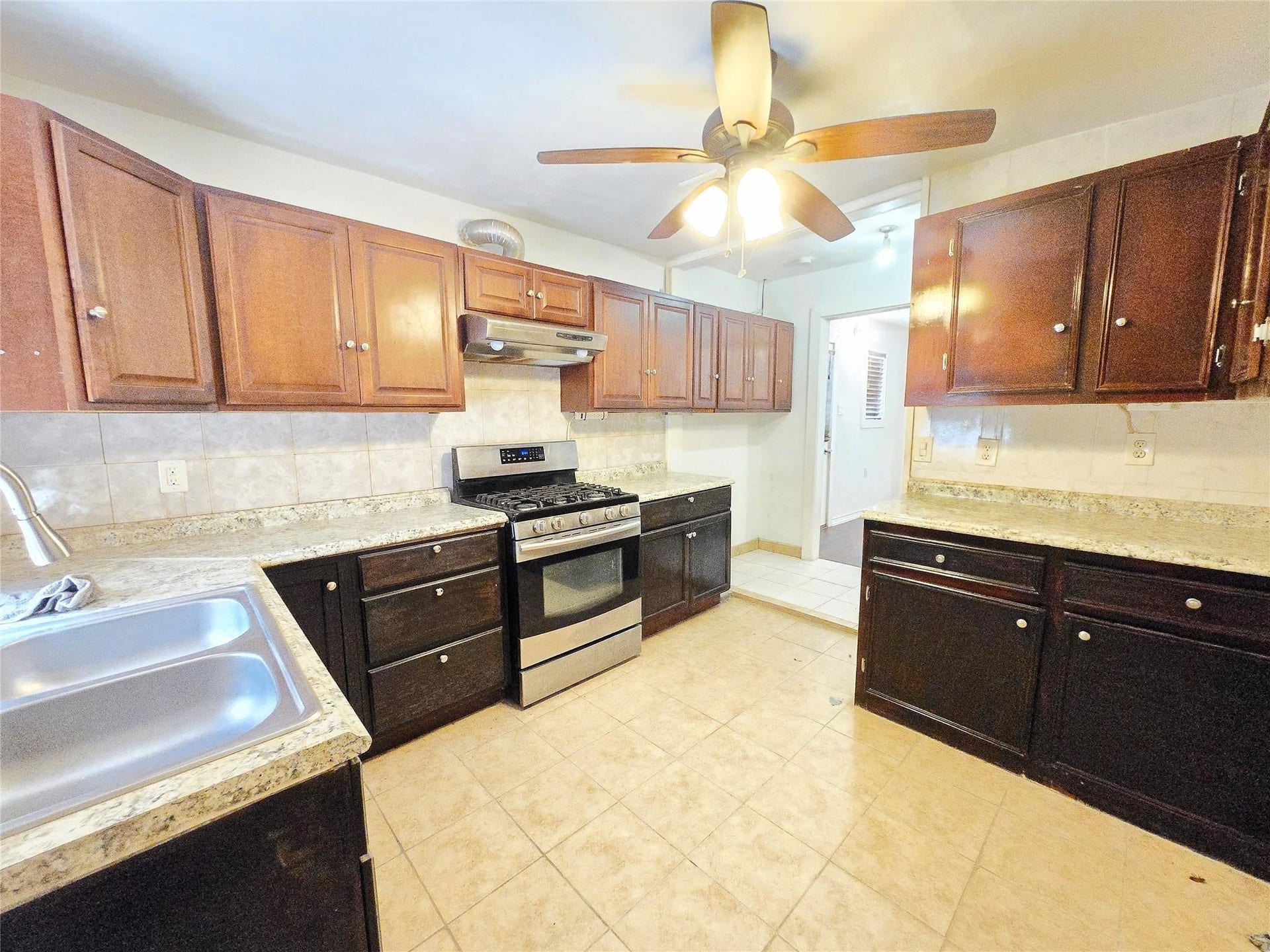 9621 Sweetwater Lane, Houston, TX 77037 9621 Sweetwater Lane, Houston, TX 77037