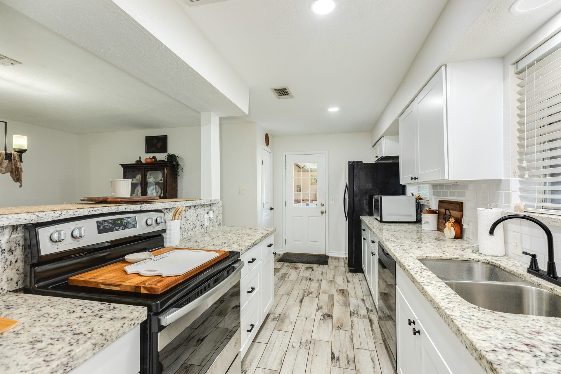 1510 Avenue B, Danbury, TX 77534 1510 Avenue B, Danbury, TX 77534