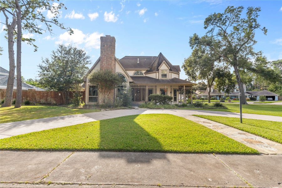 Property photo for 600 Nottingham Lane, Dickinson, TX