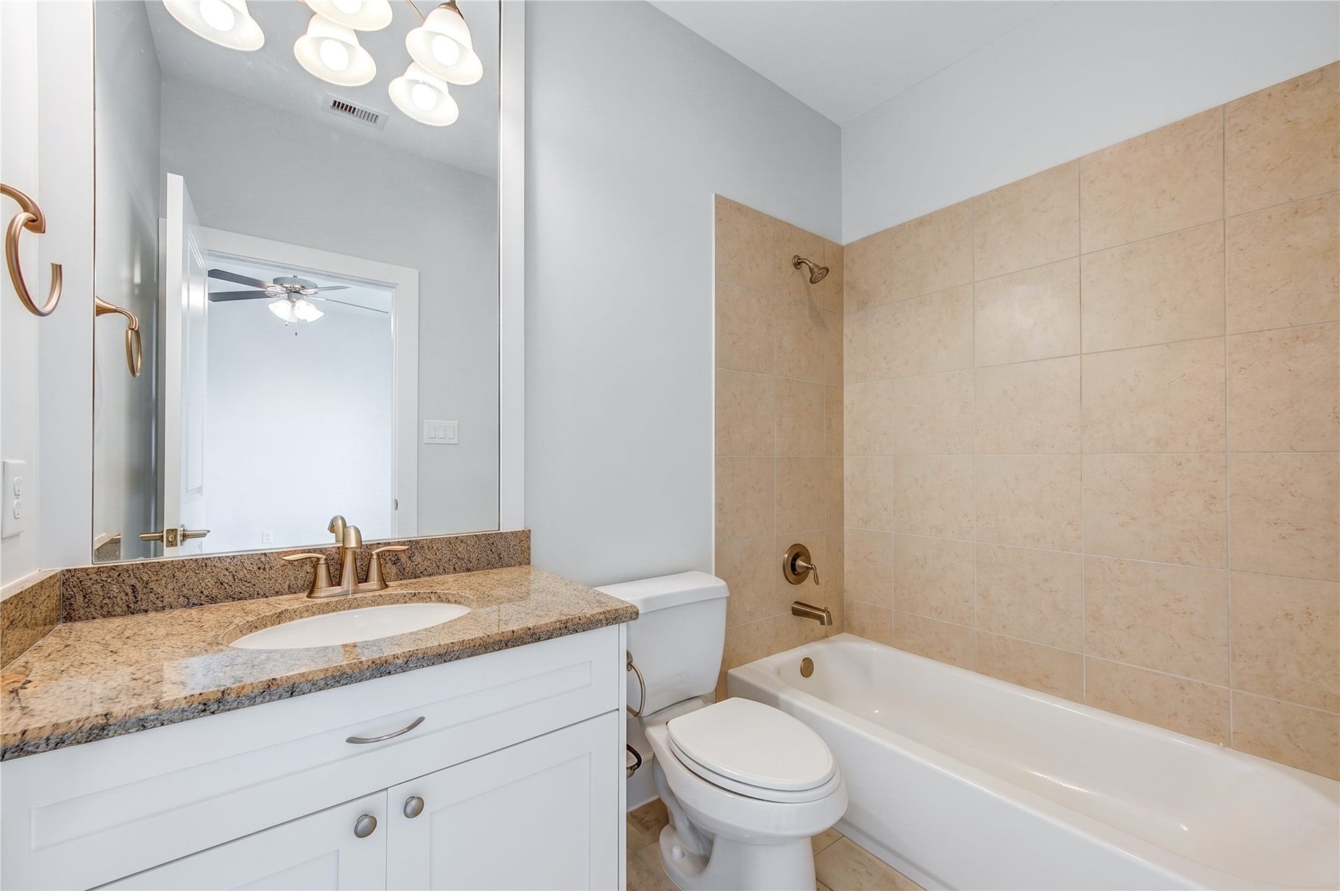 Third en-suite bathroom.