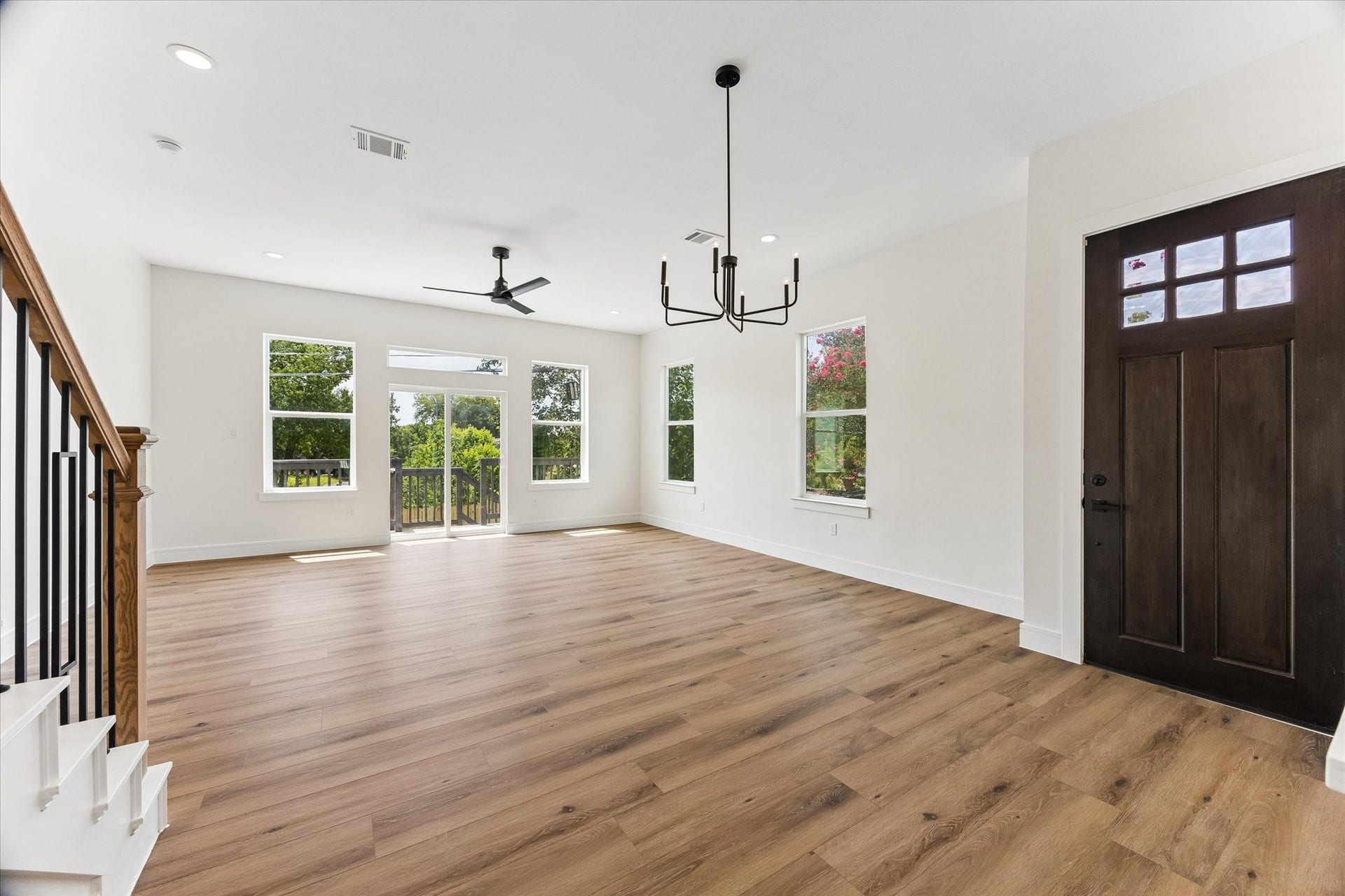 5106 Ricky Street, #A, Houston, TX 77033 Large living room/dining combo.