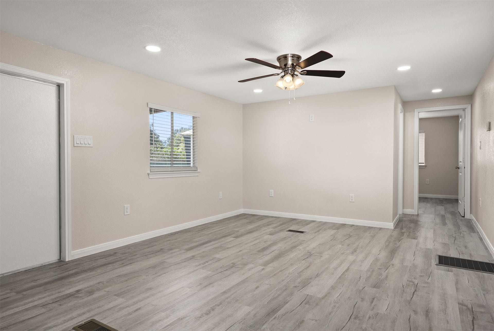 2222 N Austin Avenue, #30, Pearland, TX 77581 2222 N Austin Avenue, #30, Pearland, TX 77581