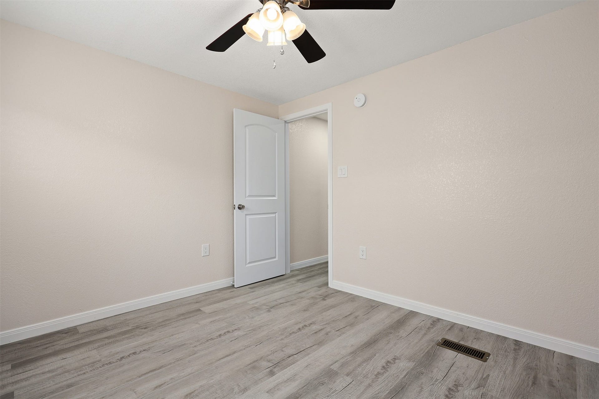 2222 N Austin Avenue, #30, Pearland, TX 77581 2222 N Austin Avenue, #30, Pearland, TX 77581