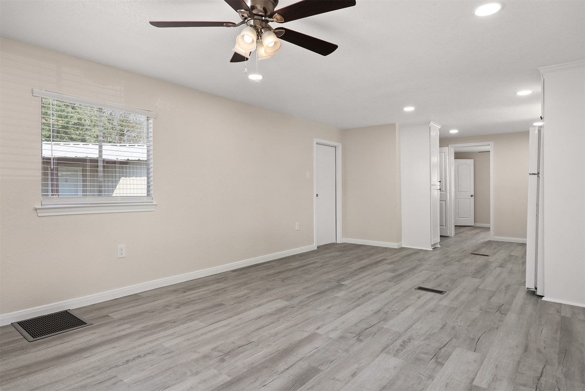 2222 N Austin Avenue, #30, Pearland, TX 77581 2222 N Austin Avenue, #30, Pearland, TX 77581