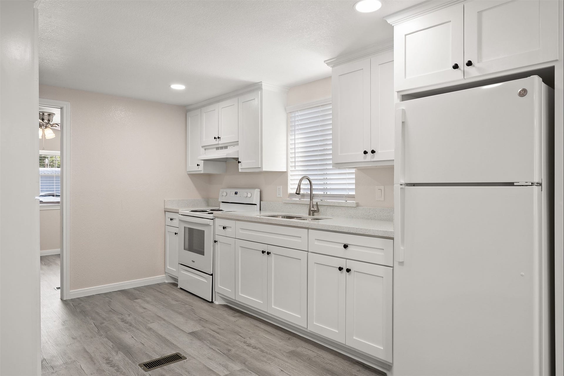 2222 N Austin Avenue, #30, Pearland, TX 77581 2222 N Austin Avenue, #30, Pearland, TX 77581