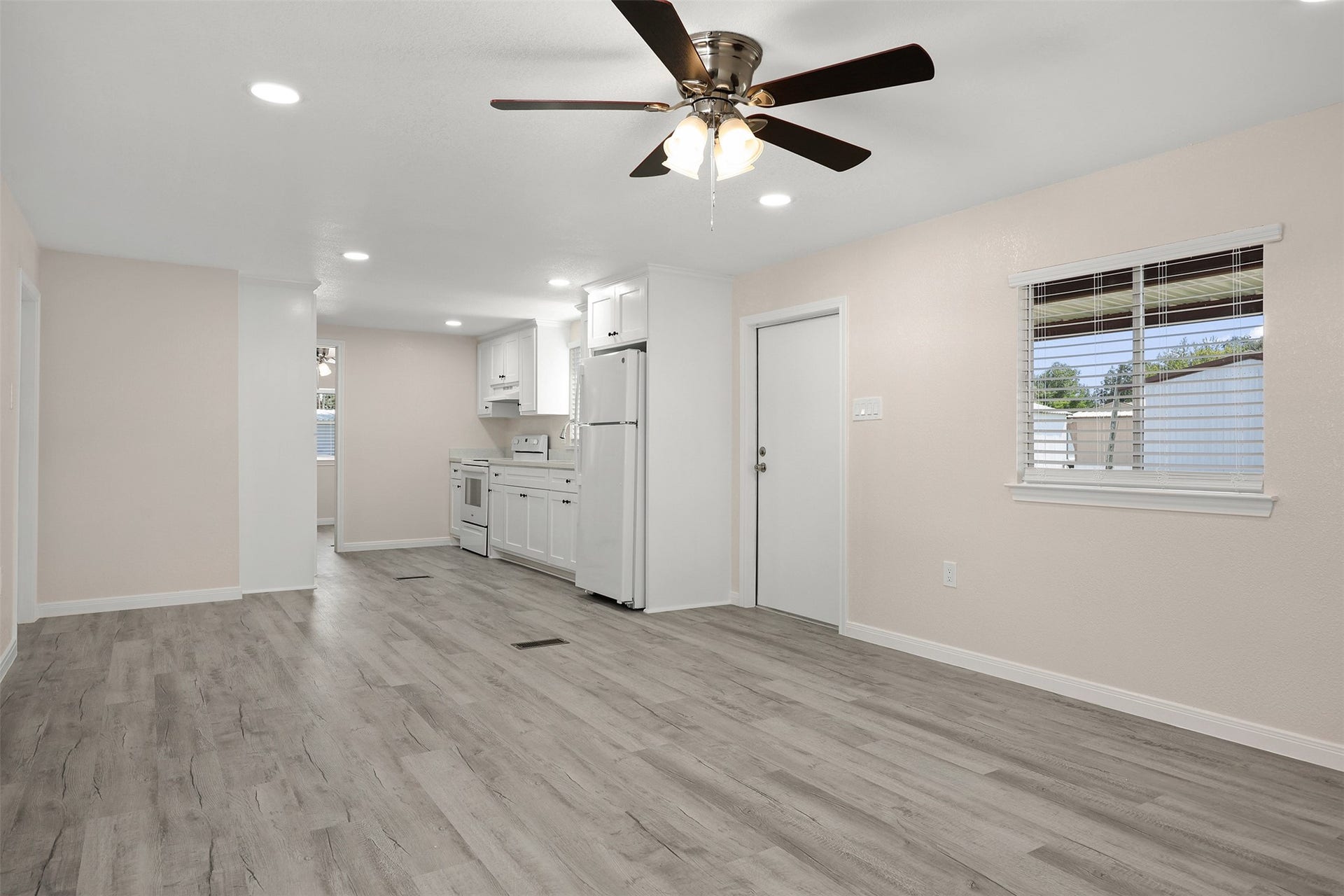 2222 N Austin Avenue, #30, Pearland, TX 77581 2222 N Austin Avenue, #30, Pearland, TX 77581