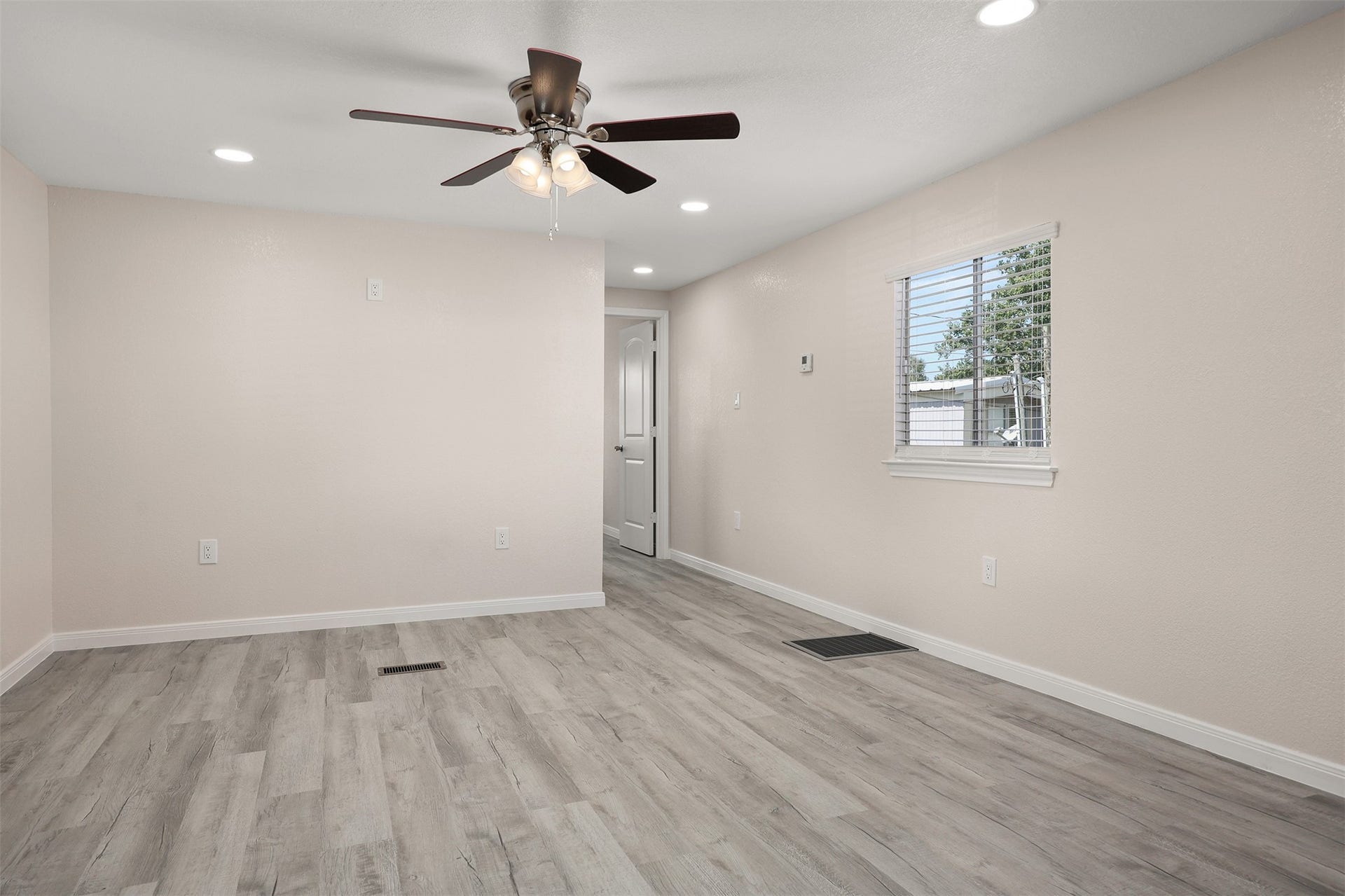 2222 N Austin Avenue, #30, Pearland, TX 77581 2222 N Austin Avenue, #30, Pearland, TX 77581
