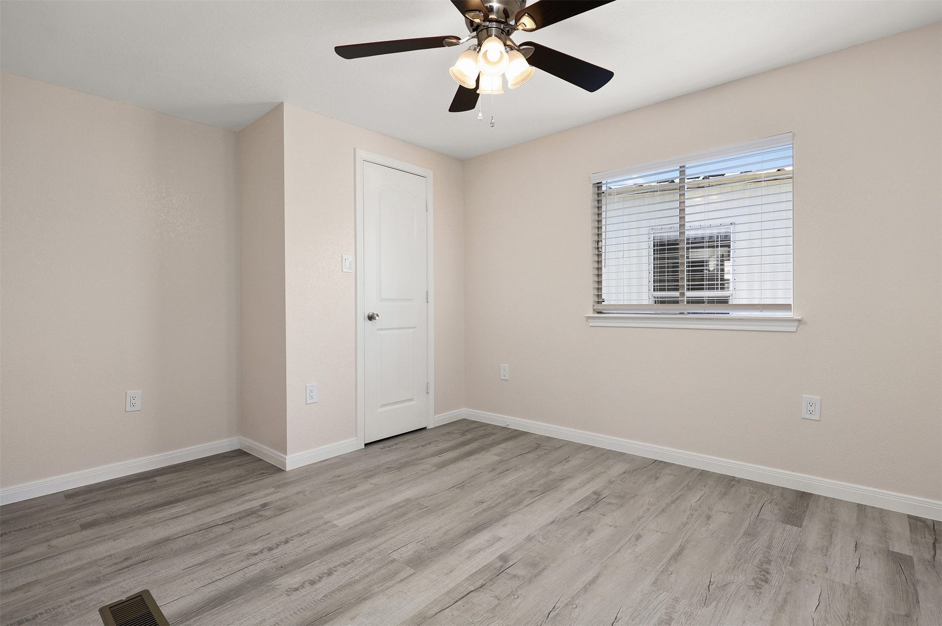 2222 N Austin Avenue, #30, Pearland, TX 77581 2222 N Austin Avenue, #30, Pearland, TX 77581