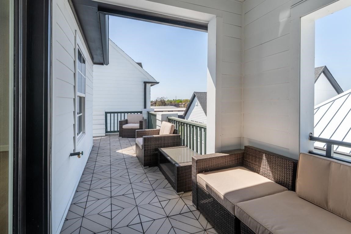 11053 Chatterton Drive, Houston, TX 77043 Wrap-around, partially-covered rooftop terrace. Perfect for private outdoor entertainment!