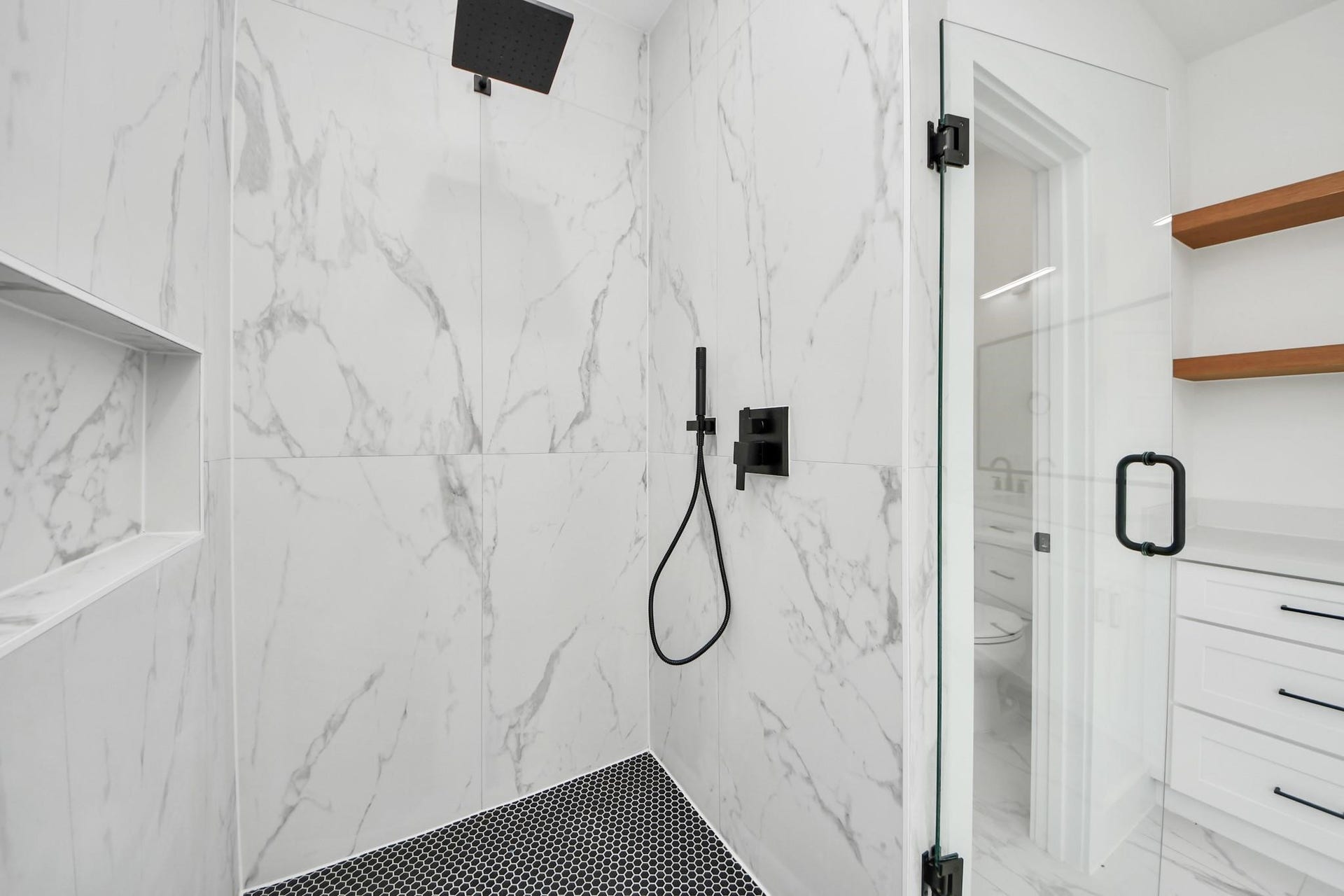 2606 Winbern Street, Houston, TX 77004 Primary bathroom