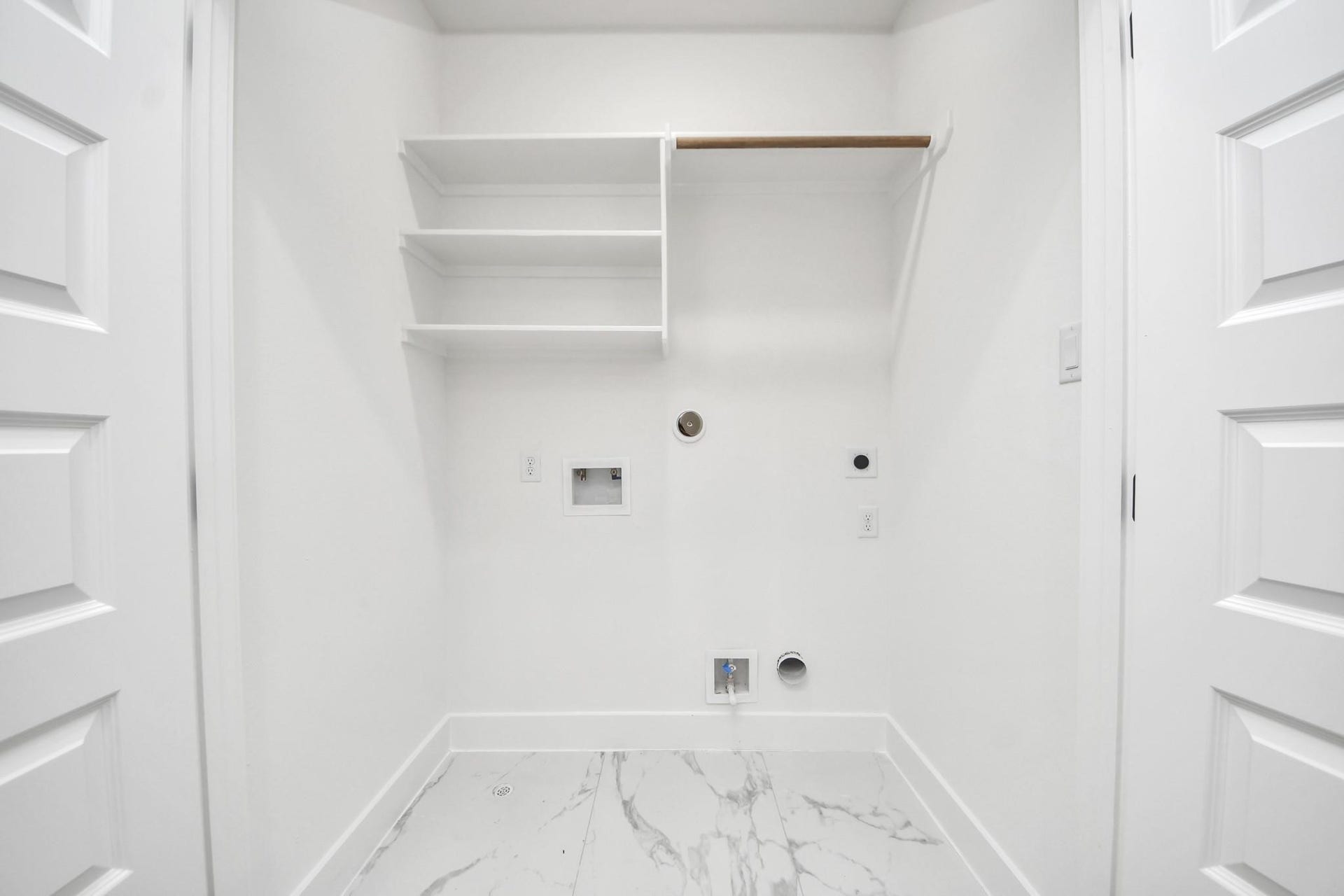 2606 Winbern Street, Houston, TX 77004 Laundry room