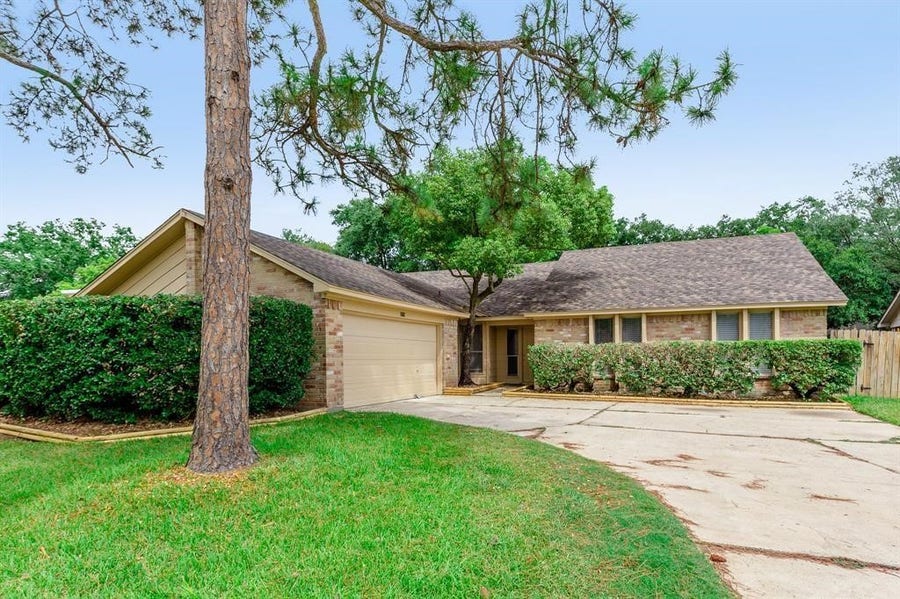 Property photo for 2715 Colony Drive, Sugar Land, TX
