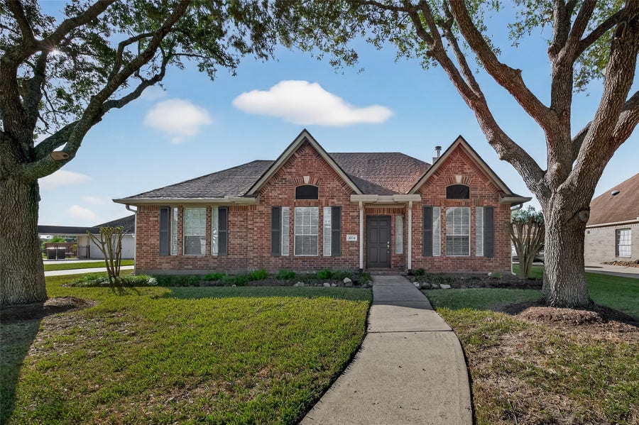 Property photo for 2834 Martina Drive, Friendswood, TX