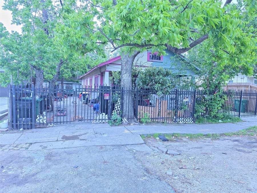 Property photo for 1006 Panama Street, Houston, TX