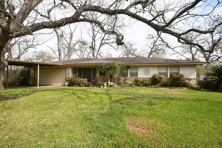 Property photo for 607 Riveredge Drive, Richmond, TX