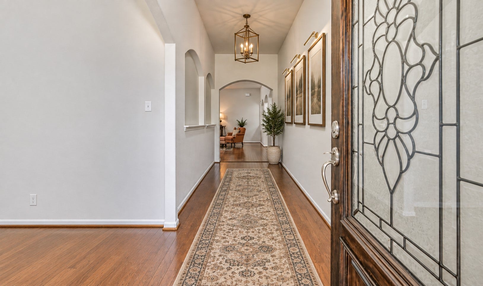 318 Lake Line Drive, Alvin, TX 77511 Step inside to a bright, freshly painted interior where warm wood flooring extends through the entry and an impressive series of arched openings introduces the home's open, flowing floor plan.