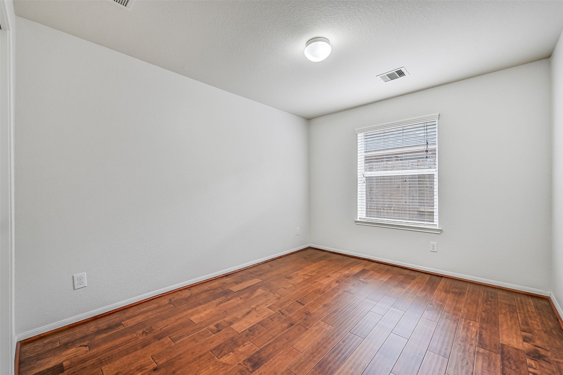 318 Lake Line Drive, Alvin, TX 77511 The third secondary bedroom continues the home's cohesive finishes with wood flooring, fresh neutral paint, a large window with 2" blinds & ample wall space for a variety of furniture arrangements.