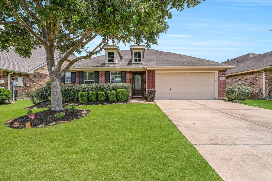 Property photo for 318 Lake Line Drive, Alvin, TX