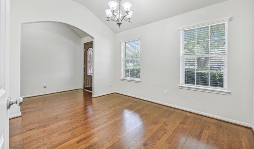 318 Lake Line Drive, Alvin, TX 77511 Just off the entry, the spacious formal dining room boasts a dramatic vaulted ceiling, warm wood flooring, fresh neutral paint & a contemporary chrome-finish chandelier, with an oversized arched opening creating an open connection to the foyer.