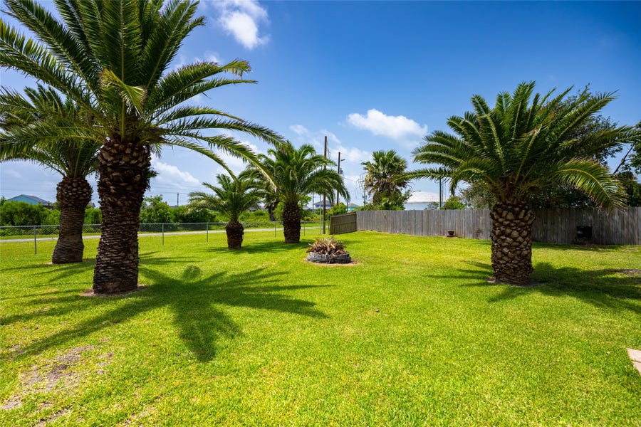 Property photo for 1051 Pompano Drive, Crystal Beach, TX