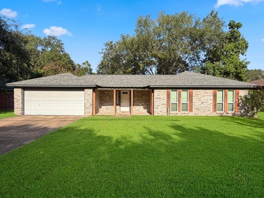 Property photo for 1809 N Valderas Street, Angleton, TX