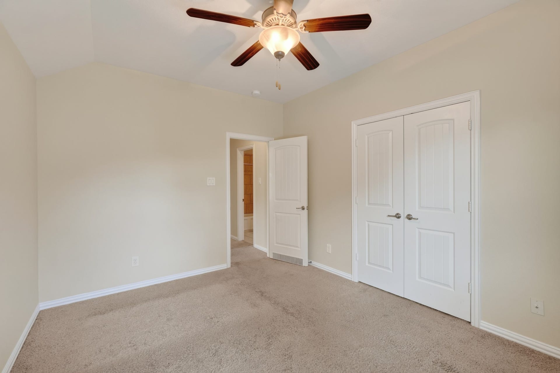 71 Sawbridge Circle, The Woodlands, TX 77389 71 Sawbridge Circle, The Woodlands, TX 77389