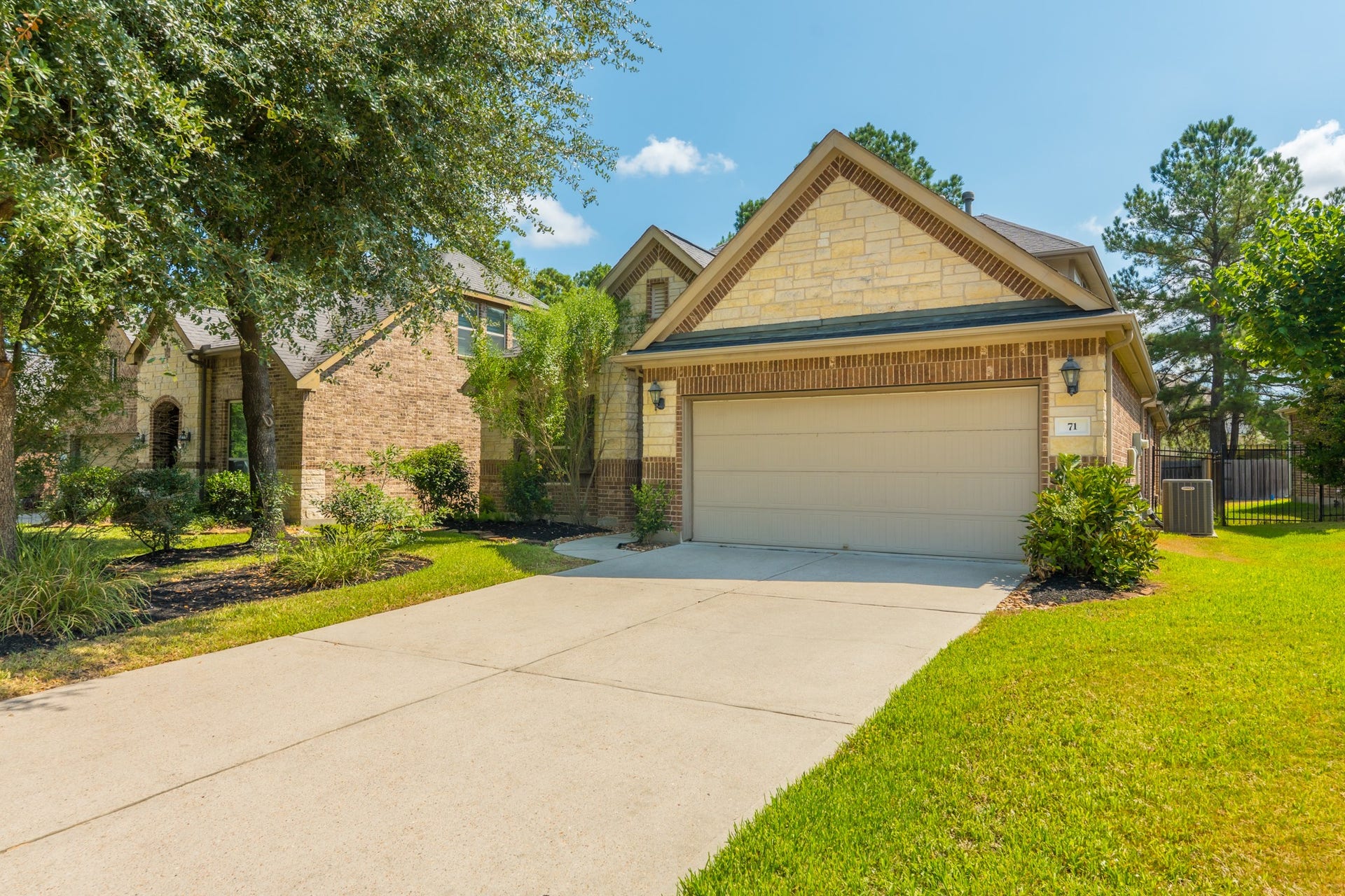 71 Sawbridge Circle, The Woodlands, TX 77389 71 Sawbridge Circle, The Woodlands, TX 77389