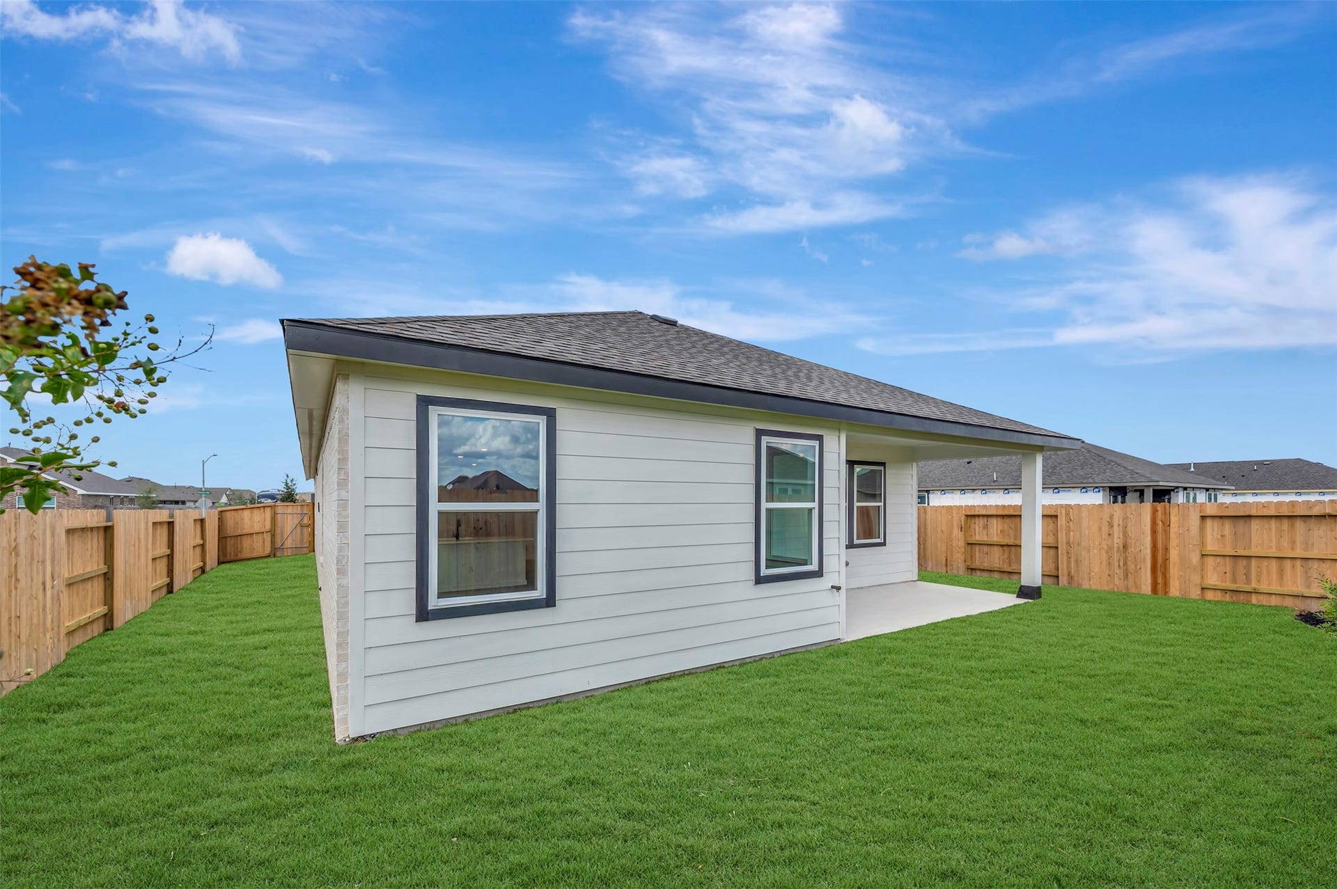 671 Daniel Lake Lane, Dayton, TX 77535 Great backyard