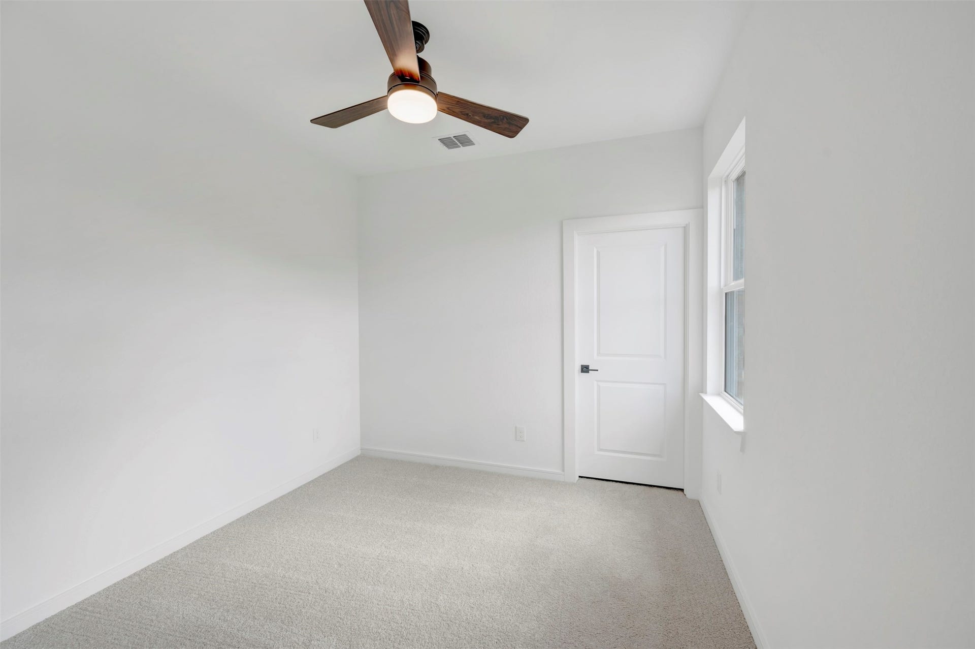 671 Daniel Lake Lane, Dayton, TX 77535 ESP bedroom