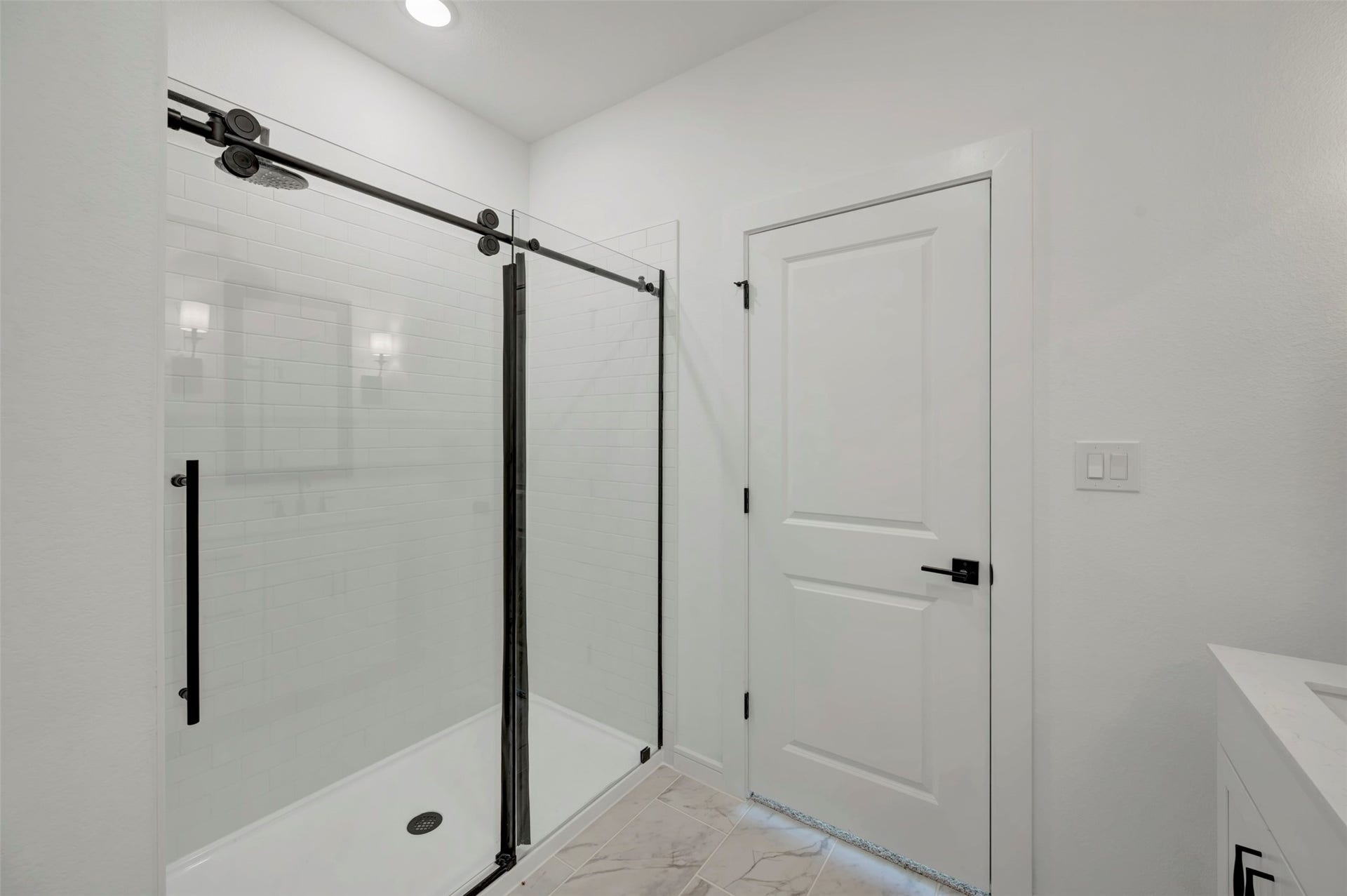671 Daniel Lake Lane, Dayton, TX 77535 Shower in primary bath