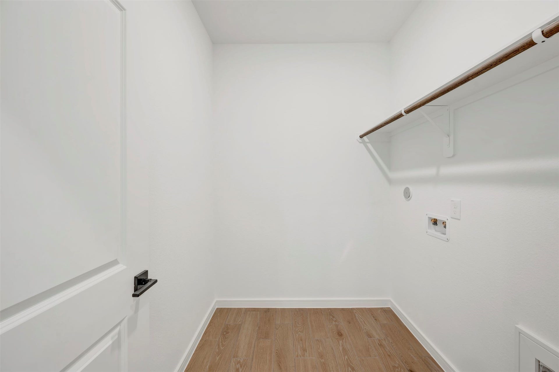 671 Daniel Lake Lane, Dayton, TX 77535 Laundry room