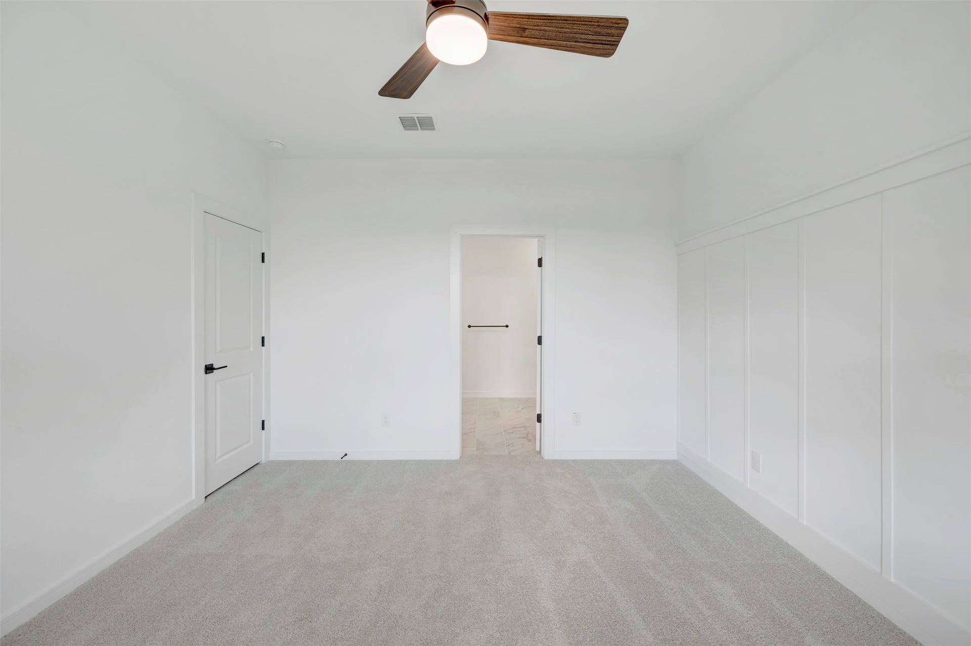 671 Daniel Lake Lane, Dayton, TX 77535 Spacious primary suite